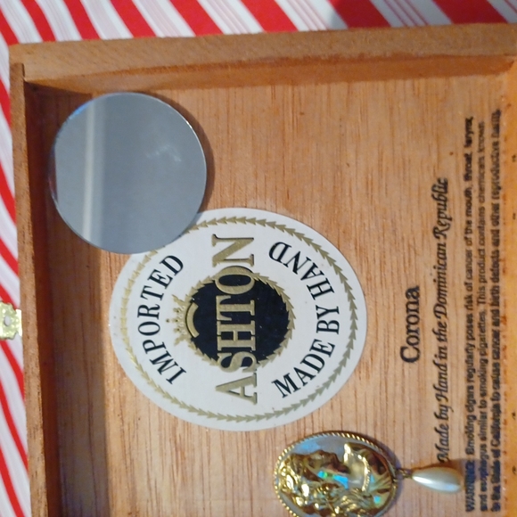 Vintage Cigar box purse - Picture 9 of 13